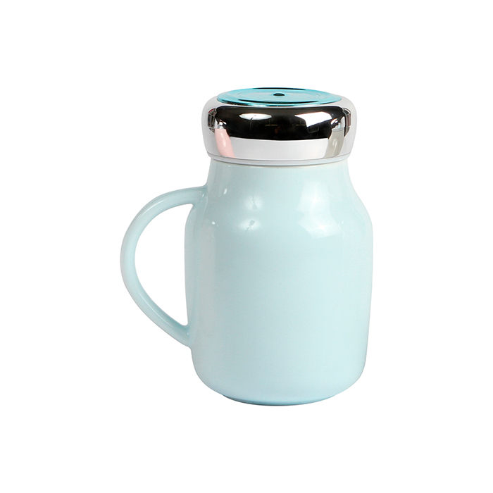 TE-070, Taza de cerámica con tapa plástica en acabado cromado. Capacidad de 450 ml. Incluye caja de cartón individual.
