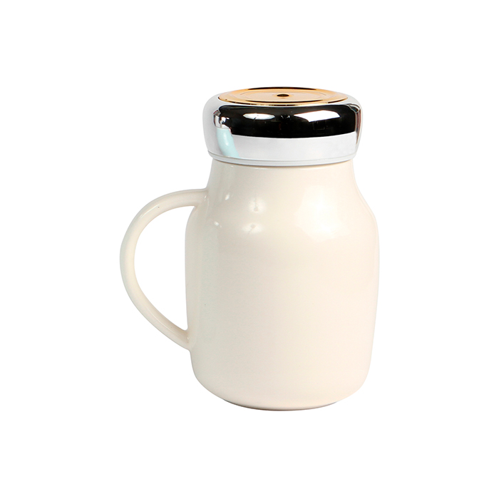 TE-070, Taza de cerámica con tapa plástica en acabado cromado. Capacidad de 450 ml. Incluye caja de cartón individual.