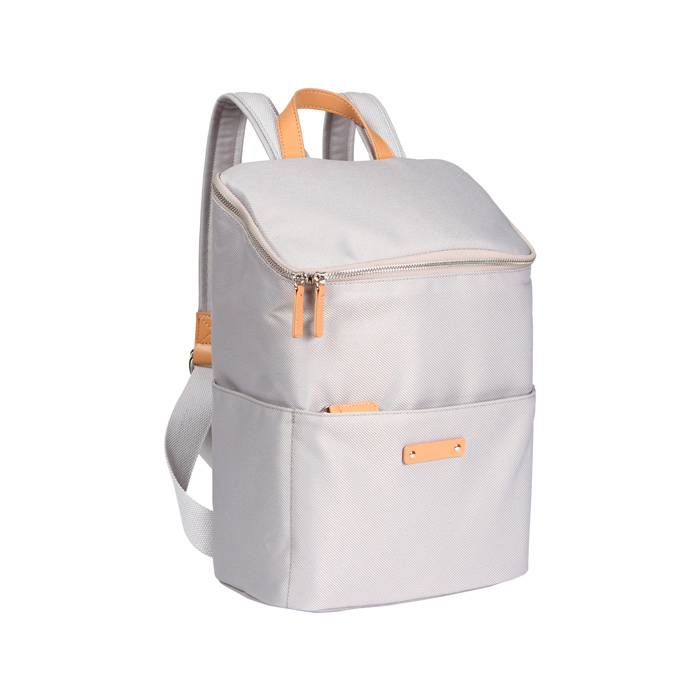 TX-146, Mochila tipo backpack fabricada en material repelente al agua y detalles en curpiel, con bolsillo frontal con cierre, bolsillos laterales y correas ajustables. Cuenta con un diseño súper cómodo.