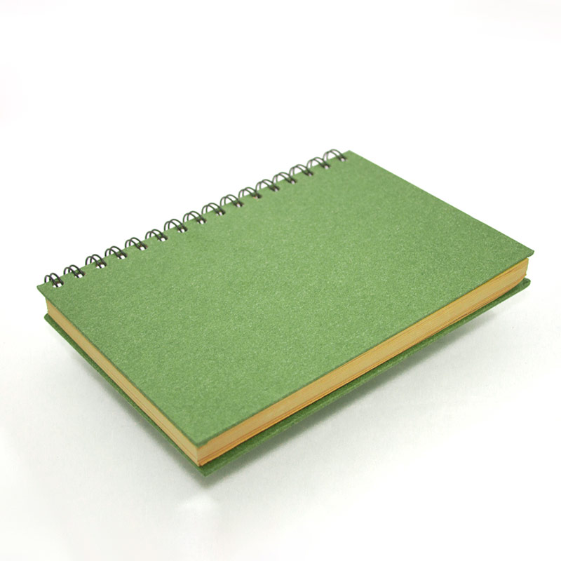 21450, Cuaderno ecológico GLASGOW con pasta dura de fibra vegetal y encuadernación de espiral; con 80 hojas de papel reciclado.