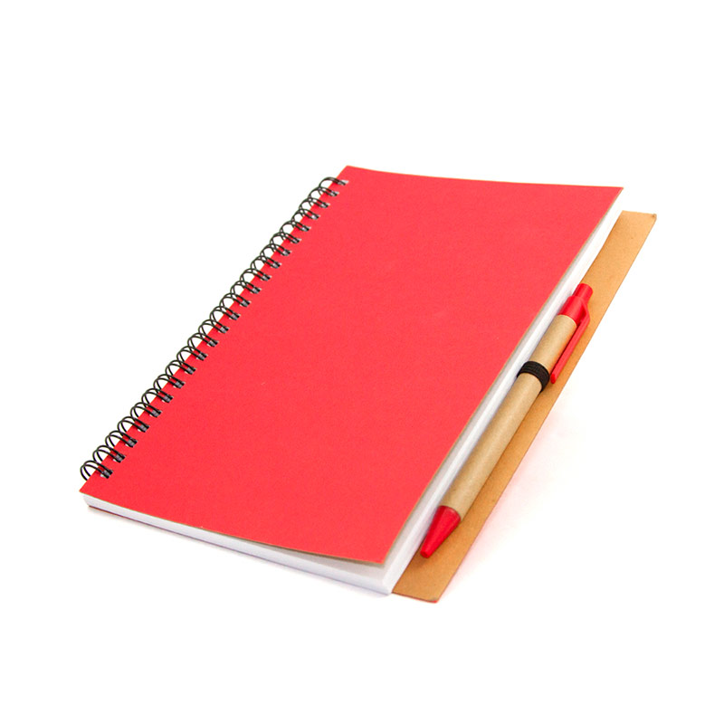 23451, Cuaderno ecológico VALENCIA elaborado con cubierta dura de papel Kfrat y encuadernación de espiral con 80 hojas. Incluye bolígrafo ecológico con mecanismo retráctil.